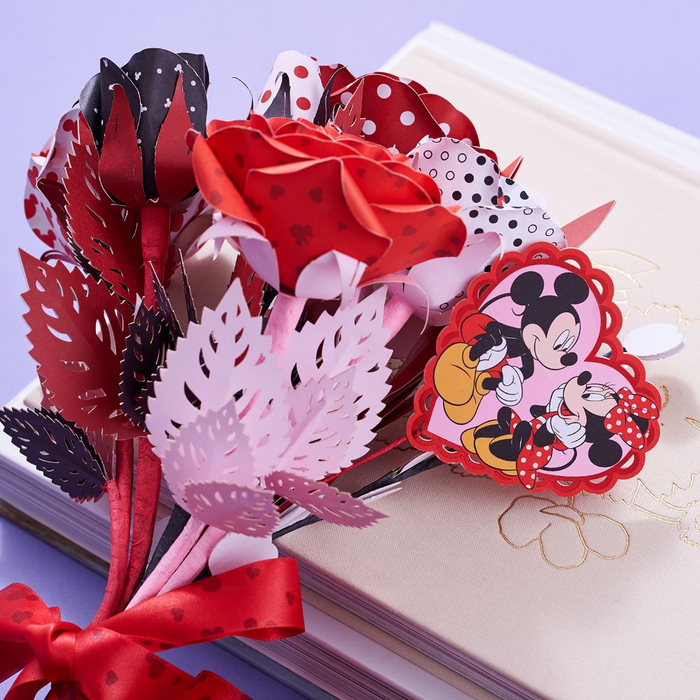 Handcrafted Paper Flowers: Disney¡¯s Mickey & Minnie Lovestruck Roses (6-Stem)